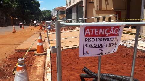 Comerciantes sentem no bolso os reflexos da reforma de calçadas na Rui Barbosa