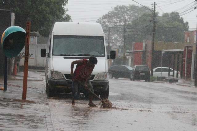 &ldquo;Nem parece o dia que come&ccedil;ou hoje&rdquo;, diz moradora ap&oacute;s chuva na Capital