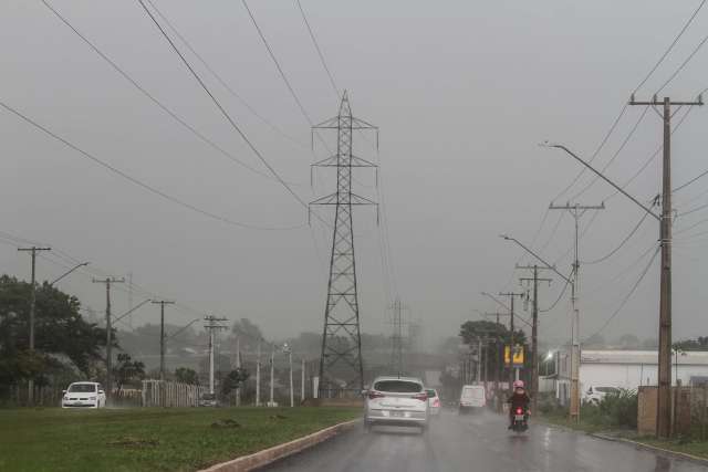 Como previsto, tempo fecha e chuva chega a Campo Grande