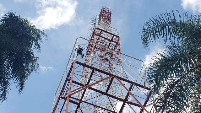 Danificada por chuva, torre de r&aacute;dio da UFMS vai ser desmontada