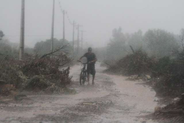 Esta&ccedil;&atilde;o meteorol&oacute;gica registrou ventos de 54,7 km/h durante chuva 