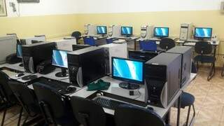 Sala de informática das unidades escolares de Campo Grande são alguns dos locais de atuação dos funcionários temporários (Foto: Divulgação/PMCG/Arquivo)