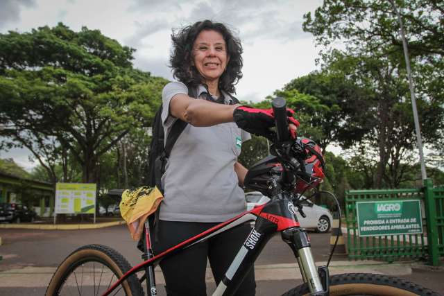 Como n&atilde;o gastar com gasolina: veja dicas de quem vendeu carro e vai de bike