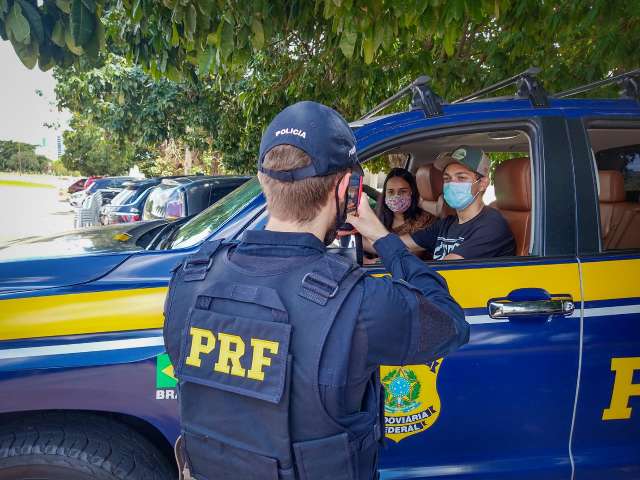 PRF Faz Exposição De Sete Carrões De Luxo Que Serão Usados Pela ...