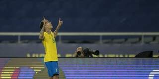 Roberto Firmino comemorando gol com a camisa da seleção (Foto: CBF)
