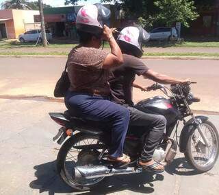 Funcion&aacute;ria v&ecirc; mulher saindo de provador sem pe&ccedil;a de roupa e descobre furto