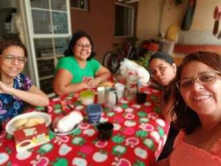 Depois da aventura, as mulheres fizeram reunião no café da manhã. (Foto: Arquivo Pessoal)