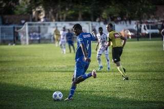 Lance do time sub-20 do Aquidauanense contra o Vila Nova pela Copa Verde (Foto: Eduardo Foto MS)