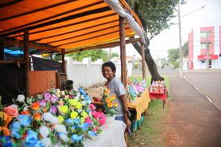 Lourdes de Oliveira, de 60 anos, foi a primeira a montar barraca de vendas. (Foto: Paulo Francis)