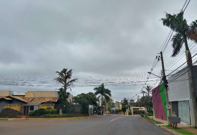 Previs&atilde;o &eacute; de semana com tempo nublado e pancadas de chuva na Capital