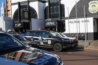 Persegui&ccedil;&atilde;o entre PM e presidi&aacute;rios termina com jovem baleada