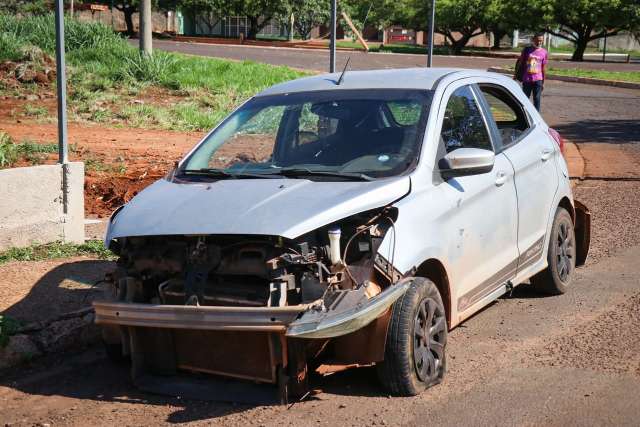 B&ecirc;bado e sem CNH, militar do Ex&eacute;rcito &eacute; preso depois de bater carro em avenida