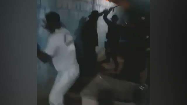 V&iacute;deo mostra tropa agredindo umbandistas em terreiro de onde PM saiu ferido