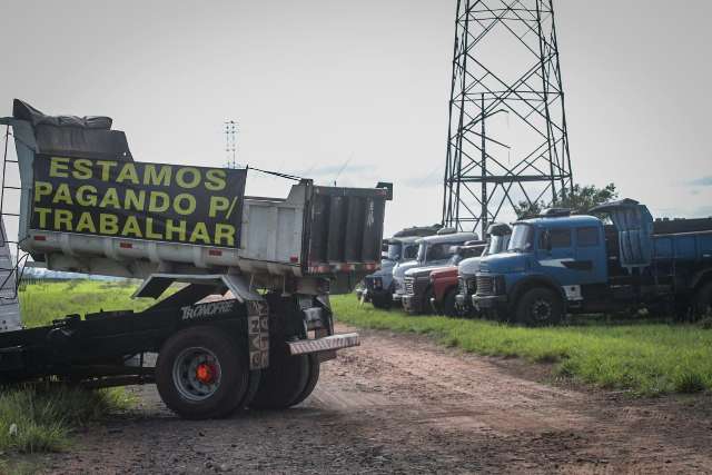 Ca&ccedil;ambeiros fazem protesto contra alta do diesel e buscam apoio da popula&ccedil;&atilde;o