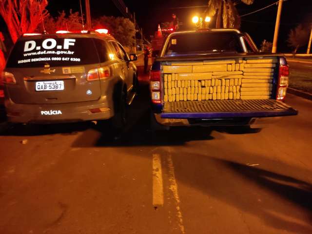 Caminhonete furtada no Rio de Janeiro &eacute; apreendida com 1,7 t de maconha