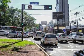 Trânsito parado no cruzamento da Avenida Afonso Pena e Rua Bahia. (Foto: Marcos Maluf)