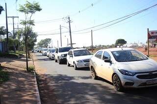 Congestionamento próximo à rotatória da Av. Três Barras, no Tiradentes. (Foto: Paulo Francis)