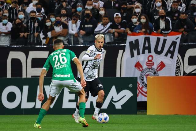 Na prorroga&ccedil;&atilde;o, Corinthians vence a Chapecoense por 1 a 0 