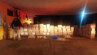 Caminhoneiro &eacute; preso com 2,2 toneladas de maconha que entregaria em SP