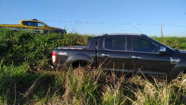 Bandidos mant&ecirc;m casal ref&eacute;m por 2 horas &agrave; procura de joias e ouro