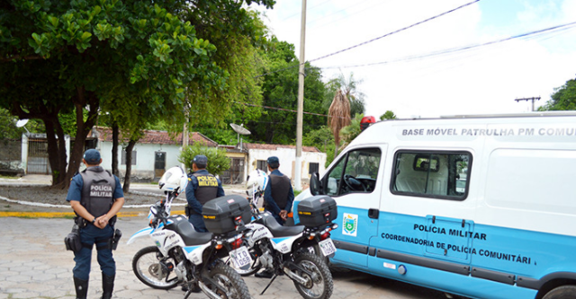 Jovem &eacute; baleado no rosto depois de ser for&ccedil;ado a entrar em carro 