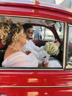 Casal durante passeio no Fusca. (Foto: Arquivo Pessoal)