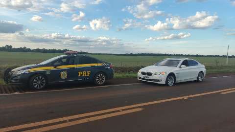 Após perseguição a 200 km/h, PRF recupera BMW e 3 são presos 