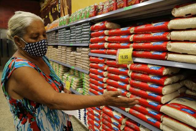 Lojas fecham e supermercados abrem neste Dia de Finados 