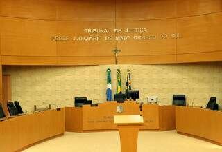 Tribunal Pleno do TJMS, onde se reúnem os 35 desembargadores. (Foto: Divulgação/TJMS)