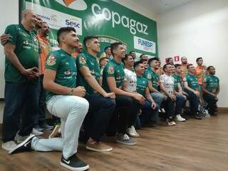 Elenco do Copagaz Campo Grande, apresentando na semana passada. (Foto: Nyelder Rodrigues)