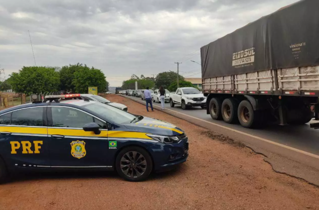 Justi&ccedil;a mant&eacute;m proibi&ccedil;&atilde;o de bloqueios em rodovias por caminhoneiros