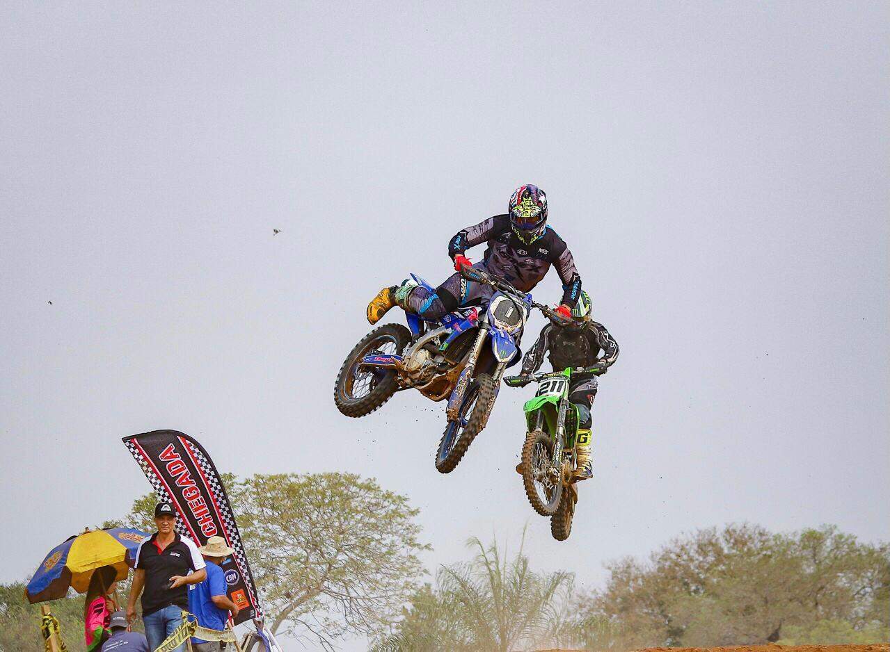 Largada muito forte das 250cc na corrida de Motocross #motocross #espo