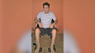 Otávio passou a ser dependente da cadeira de roda após ficar paraplégico. (Foto: Reprodução)