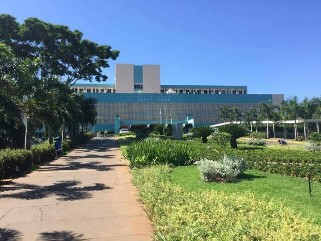 Ca&iacute;da na cal&ccedil;ada, mulher com sinais de agress&atilde;o &eacute; internada em estado grave