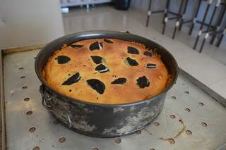 Cheesecake de Oreo saiu direto do forno. (Foto: Bárbara Cavalcanti)