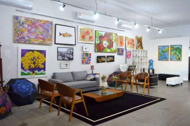 Galeria Isaac de Oliveira abre espa&ccedil;o para 12 artistas sul-mato-grossenses