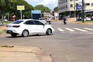 Movimento do trânsito na região central de Campo Grande. (Foto: Paulo Francis)