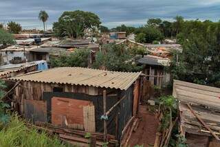 Vista de cima da comunidade do Mandela, em Campo Grande, na região do Segredo (Foto: Marcos Maluf)