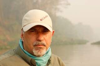 Aos 52 anos, Lawrence Wahba é documentarista de natureza, apresentador de TV, fotógrafo, mergulhador e autor.