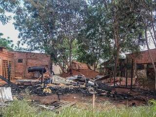 M&atilde;e de mulher que morreu queimada culpa filha mais nova por trag&eacute;dia