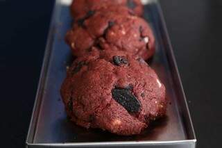 Cookie de red velvet laka oreo. (Foto: Kísie Ainoã)