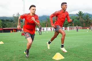Michael e Bruno Henrique durante treino físico no Flamengo (Foto: Divulgação)