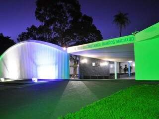 Na reforma feita em 2012, escola recebeu reparos na iluminação. (Foto: Arquivo)