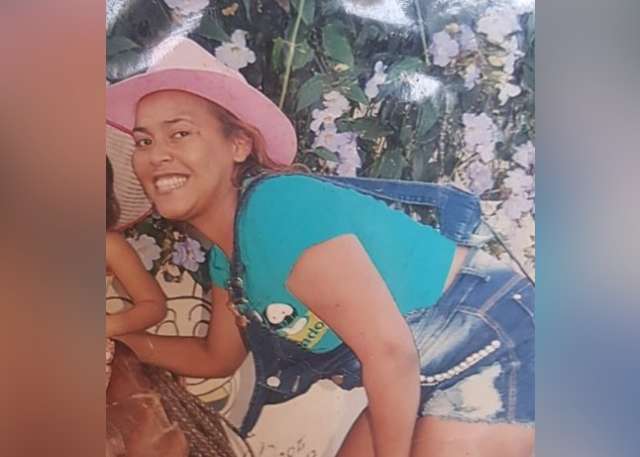M&atilde;e de mulher que morreu queimada culpa filha mais nova por trag&eacute;dia