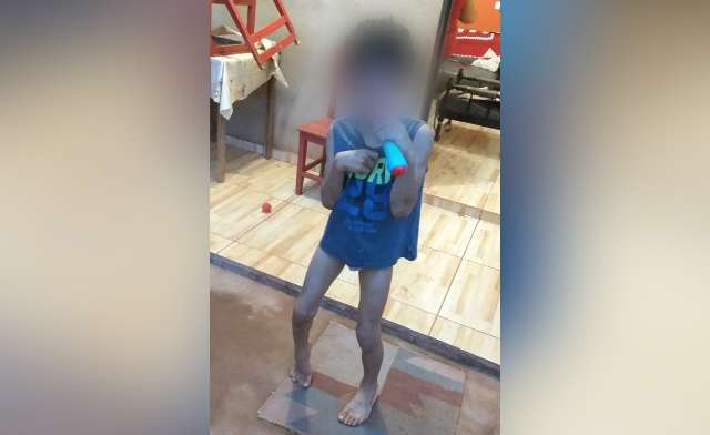 &quot;Tinha tudo para ser saud&aacute;vel&quot;, diz av&oacute; que cobra justi&ccedil;a por neto com paralisia
