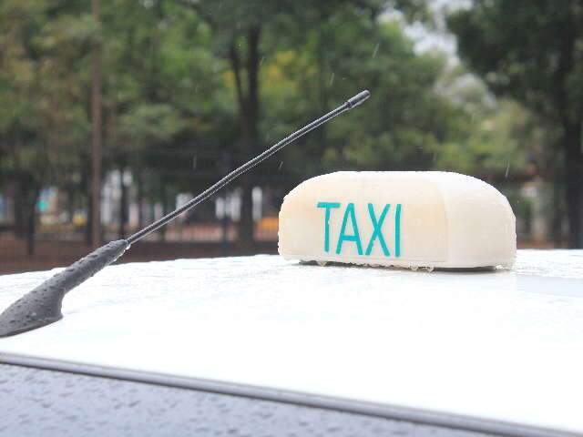 Demora de motoristas dos aplicativos reanima movimento de t&aacute;xis na Capital