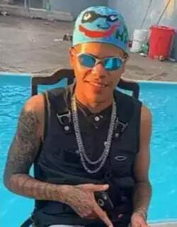 Jovem de 18 anos morre em troca de tiros com pol&iacute;cia