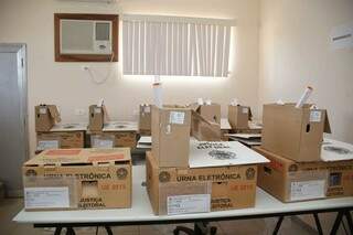 Nenhuma das 20 urnas reservas foram utilizadas até o momento na eleição suplementar de Bandeirantes. (Foto: Paulo Francis)