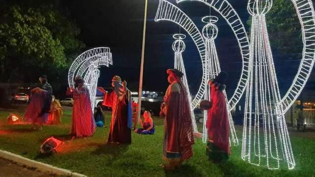 Prefeitura assina contrato de R$ 1 milh&atilde;o para ilumina&ccedil;&atilde;o de Natal 