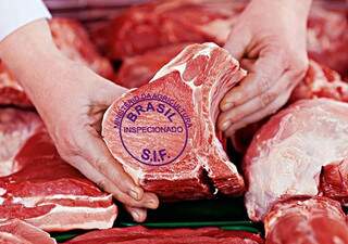 Embargo chinês às exportações de carne bovina brasileira causou acúmulo do produto no mercado doméstico. (Foto: Reprodução)